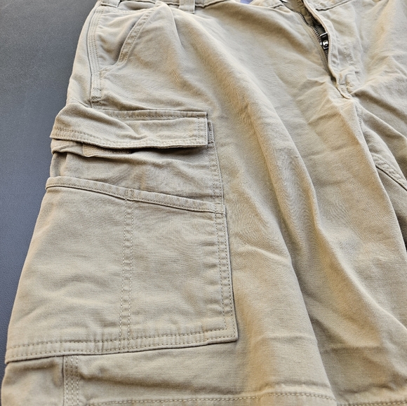 Carhartt Cargo Shorts - Picture 2 of 7